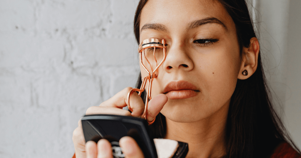 how to remove eyelash extensions